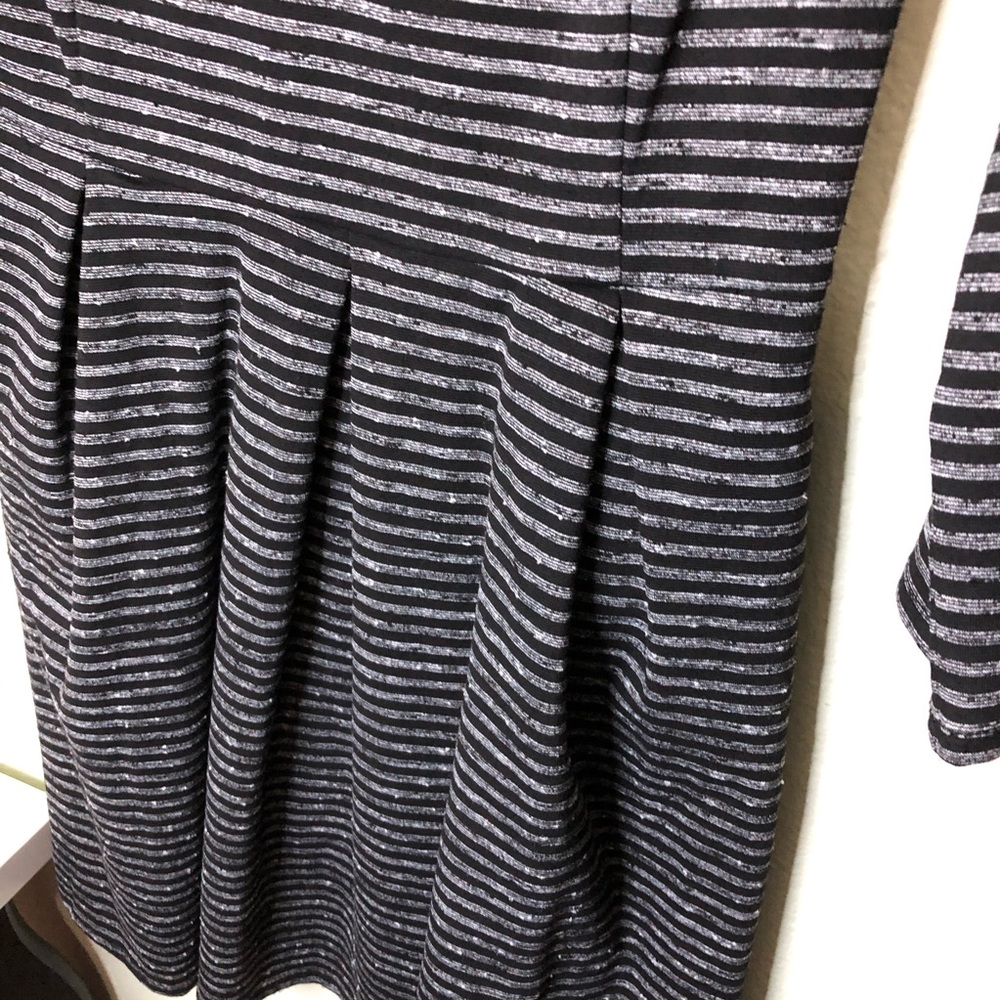 Dress - Picture 4 of 9